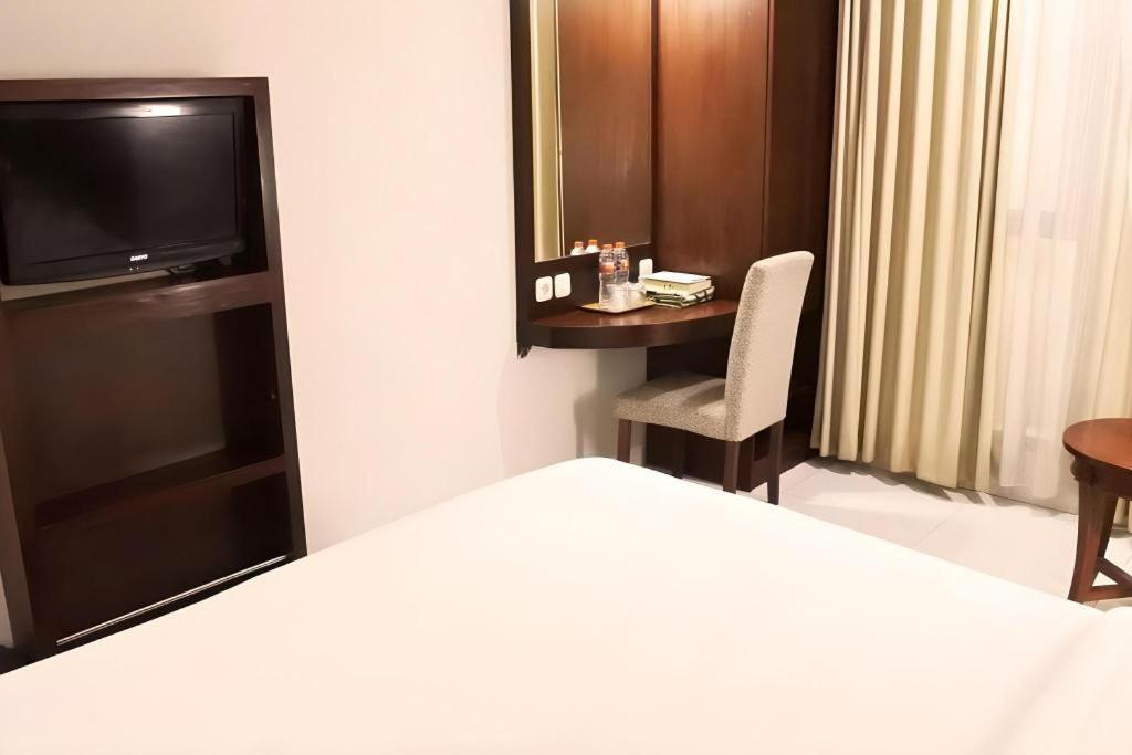 Sofyan Hotel Soepomo Giacarta Esterno foto