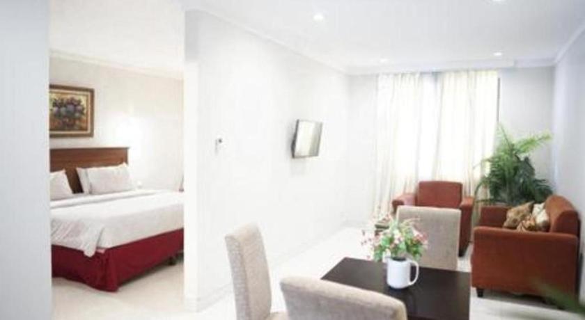 Sofyan Hotel Soepomo Giacarta Esterno foto