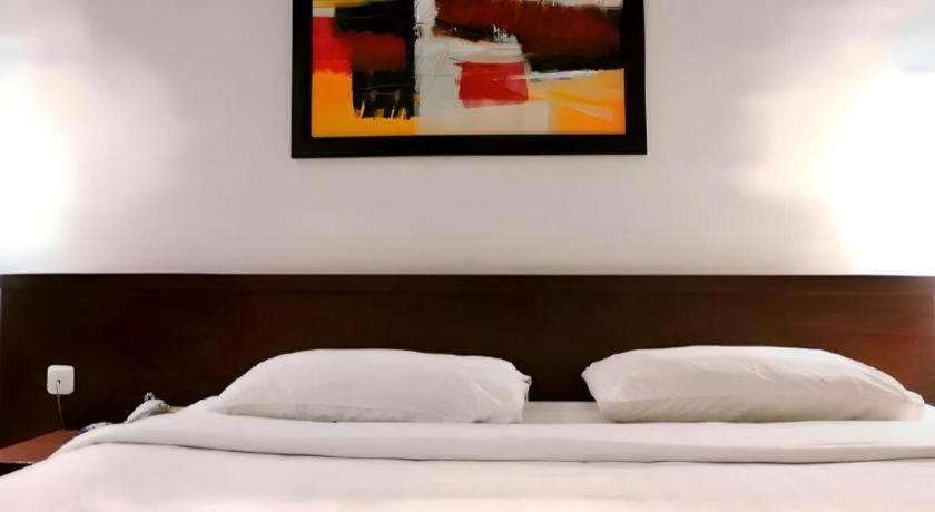 Sofyan Hotel Soepomo Giacarta Esterno foto