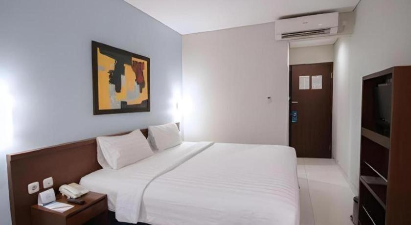 Sofyan Hotel Soepomo Giacarta Esterno foto