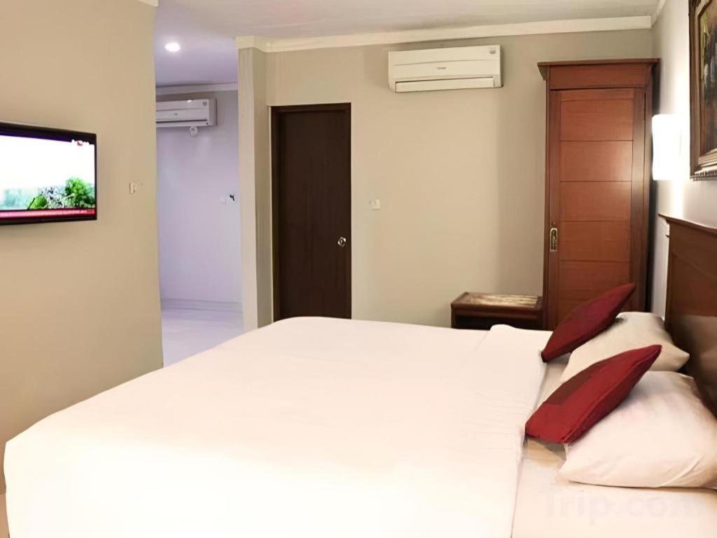 Sofyan Hotel Soepomo Giacarta Esterno foto