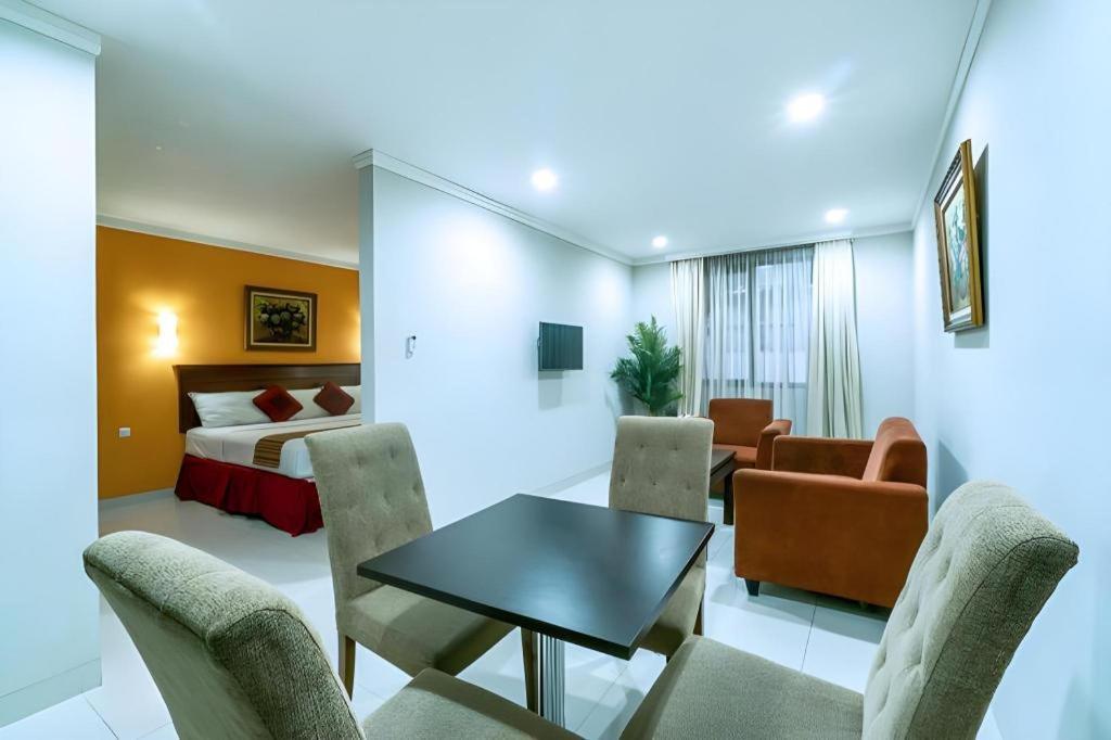 Sofyan Hotel Soepomo Giacarta Esterno foto