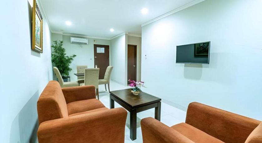 Sofyan Hotel Soepomo Giacarta Esterno foto
